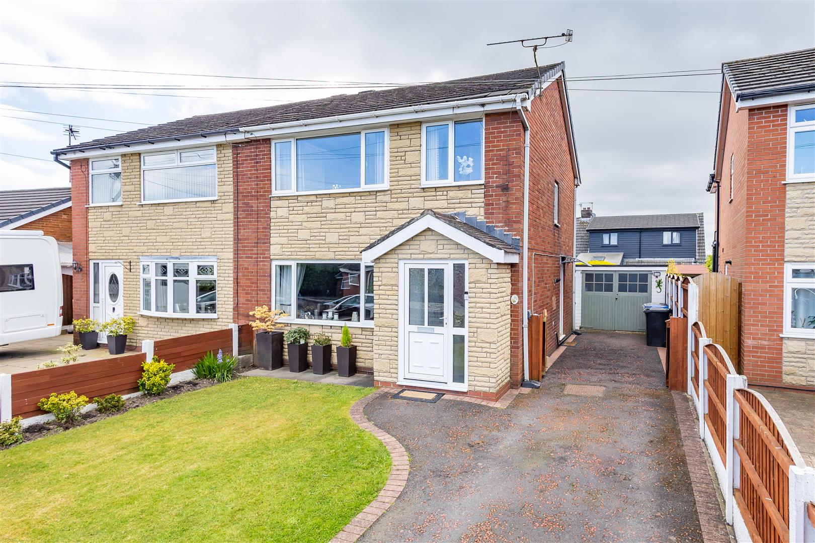 3 bed property in Holly Crescent, Chorley
